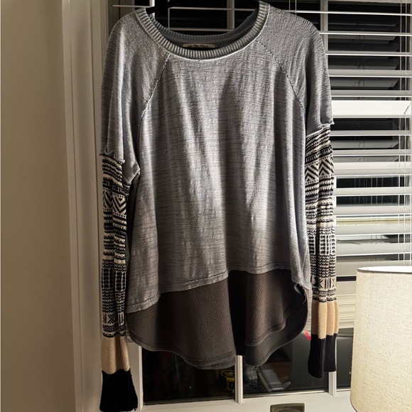 We The Free Tops - We The Free Gray and Black Patterned Sleeve Sweatshirt